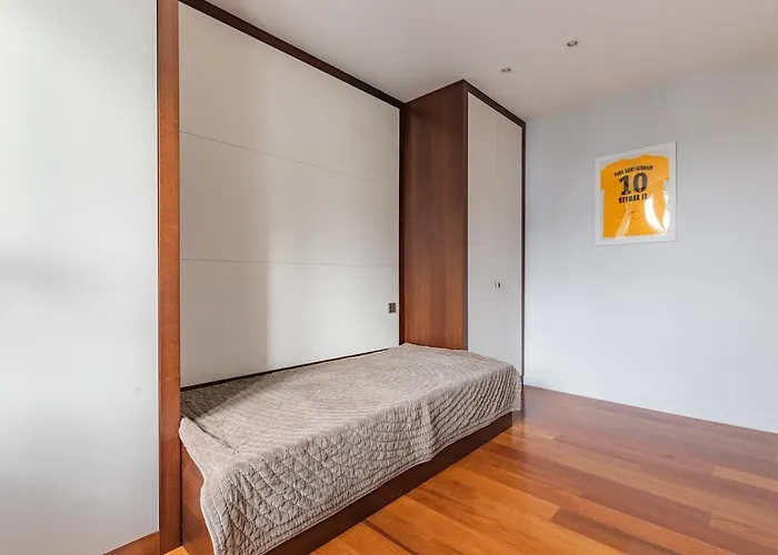 Luxury Private Apartment With Rooftop In Neuilly-Sur-Seine