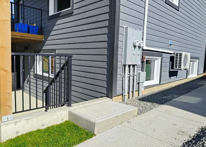 Private 1Br Suite With Kitchen, Laundry, Parking & 1 Gigabit Internet