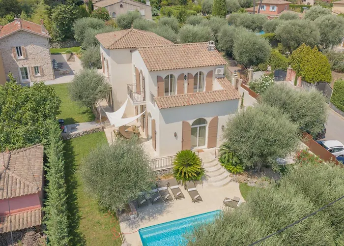 Private Villa With Pool For 10 Guests In Cannes-Mougins
