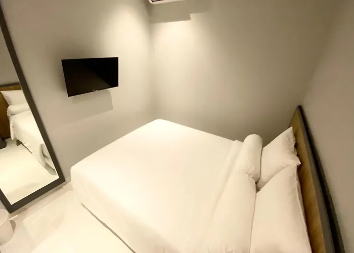 Front One Hotel Gresik