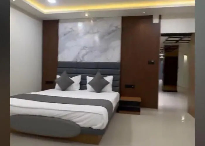 Hotel Peacock Anand