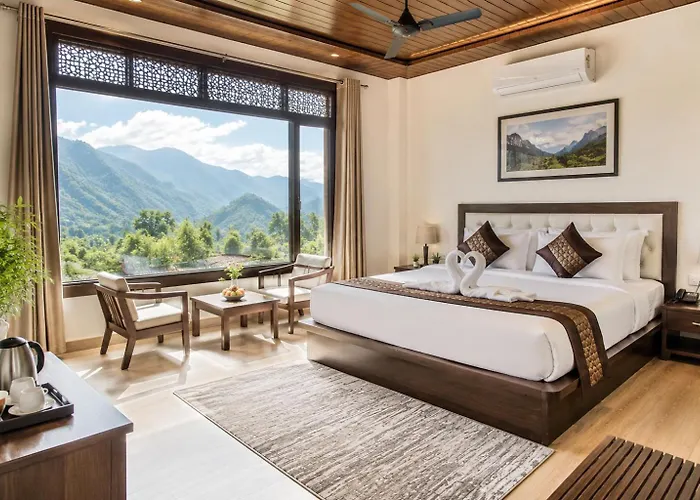 Skywood By Vankuteer - Pool & Mountain View Rooms