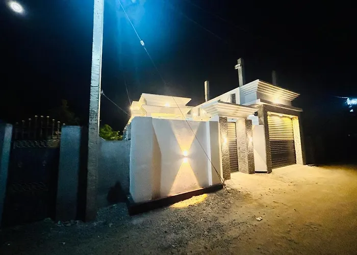 Fully Furnished 3-Bed House, Ac, Kitchen & Parking