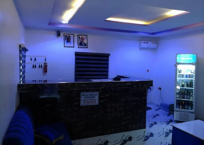 Emmydon Hotel And Suites