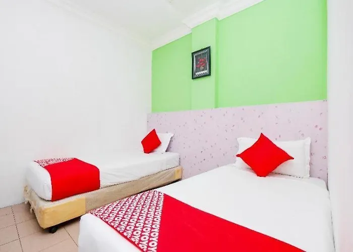 Oyo 850 Gold Star Hotel