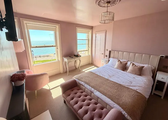 The Royal Harbour Suites - Wellington Crescent