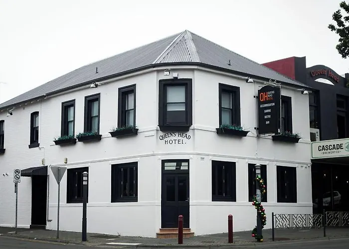 Queen'S Head Hotel