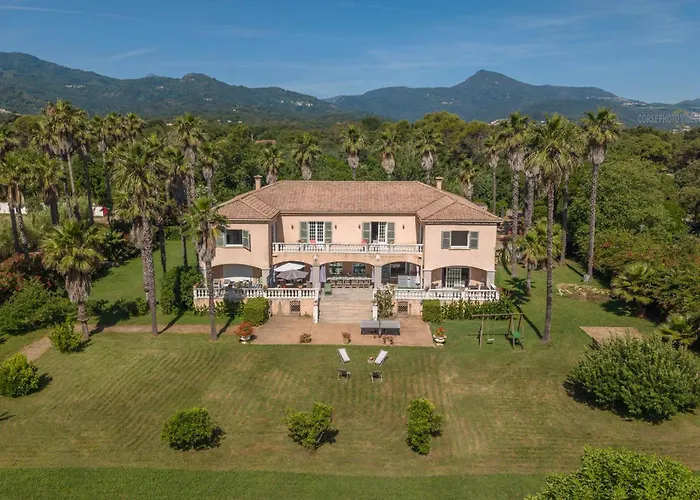 Villa Washingtonia - Villa De Charme Avec Acces Prive A La Plage
