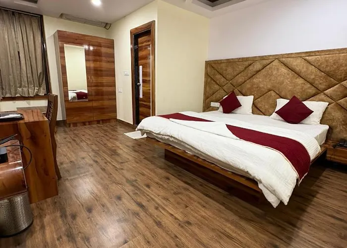Pari Shree Hotel And Banquet