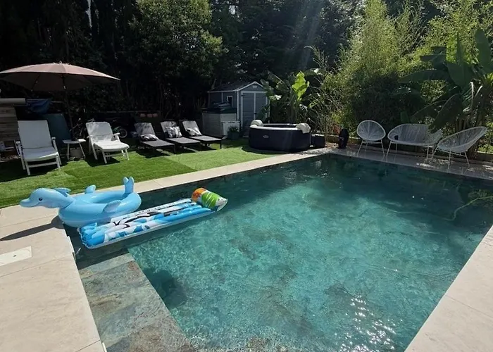 Maison De Ville Rez-De-Chaussee Avec Piscine Face A L'Arbre