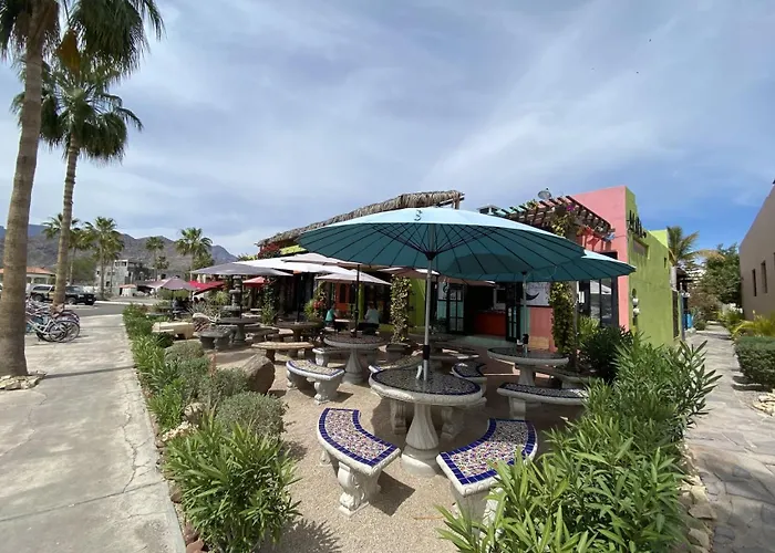 Beautiful Home In Founder - A Close Walk To The Beach And Wine Cellar