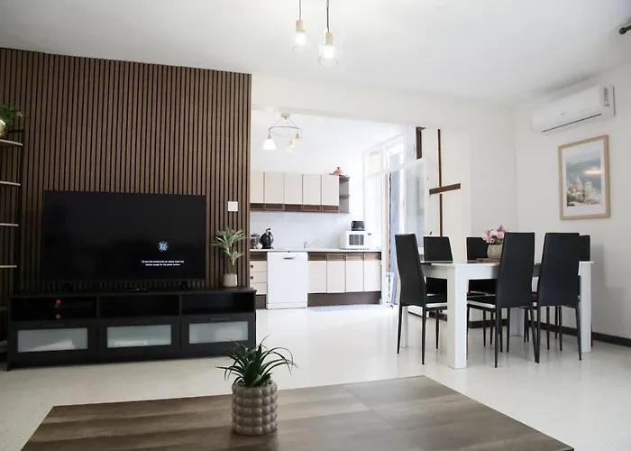 House With Terrace Beziers Center & Beaches