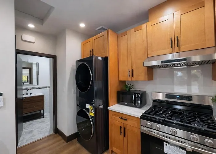 Private 1B1B Home In Pasadena & Parking
