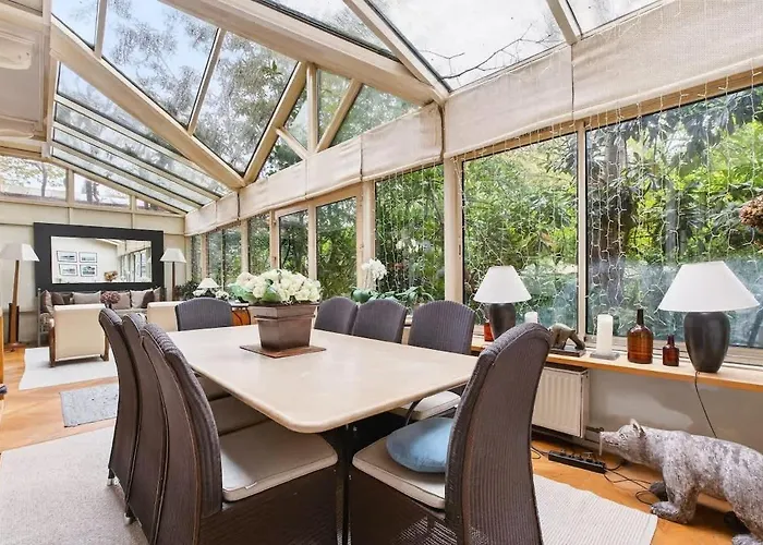 Beautiful House With A Garden In The Heart Of Neuilly