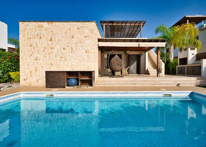 Villa Elysia Argaka - Seaview Bungalow Villa With Private Pool, Garden, Panoramic Roof Terrace And 3-Min Walk To Sea