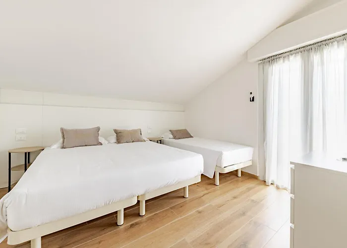 Villa Guerrazzi - 5 Bedrooms, 5 Bathrooms, Private Parking - P R A T U R E C C I Group