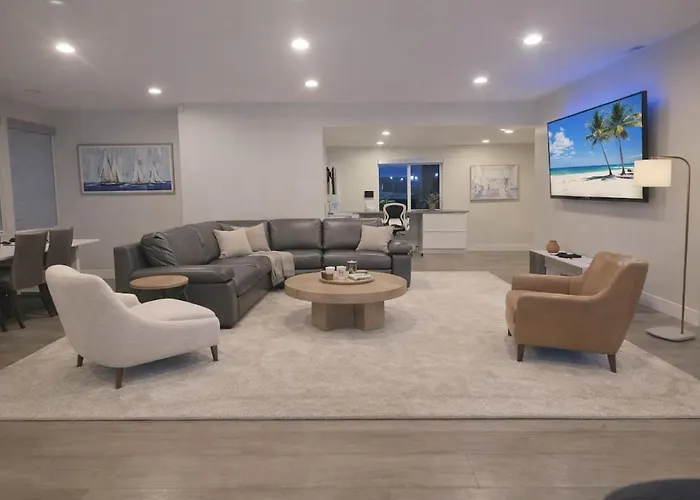 Luxurious Home Less Than 1 Mile Walking To Ocean