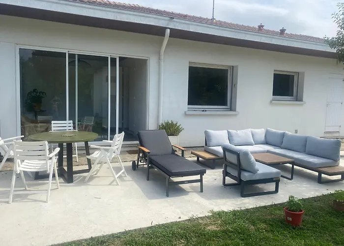 Maison Entiere Avec 3 Chambres Separees Au Calme En Peripherie De Bayonne Avec Exterieur