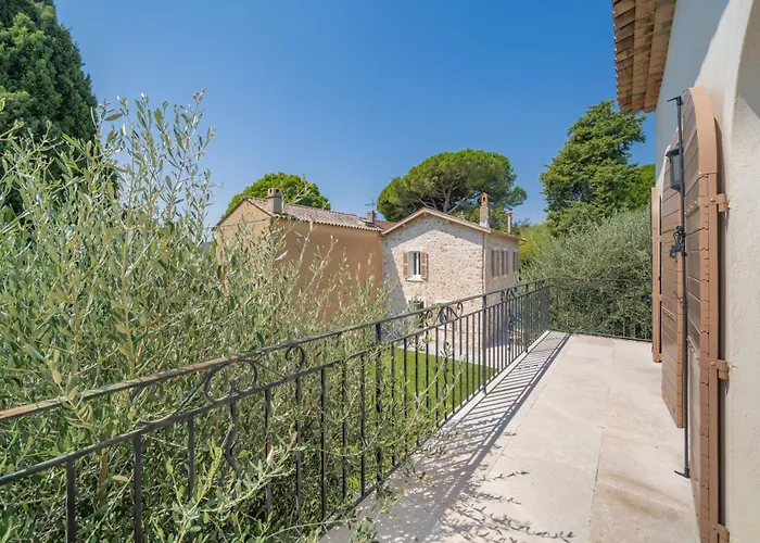 Private Villa With Pool For 10 Guests In Cannes-Mougins