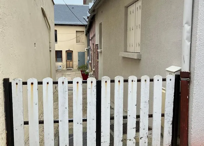Maison Pecheur Proche Rue Des Bains