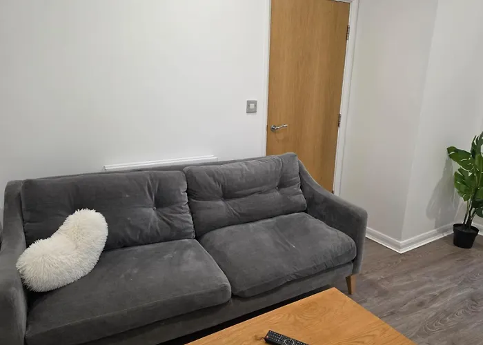 Super Luxurious 2 Bedroom Apartment With Free Parking
