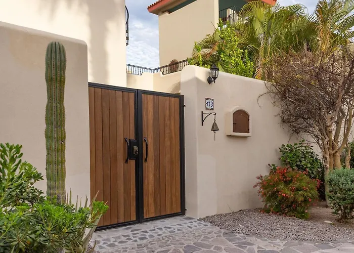 Beautiful Home In Founder - A Close Walk To The Beach And Wine Cellar