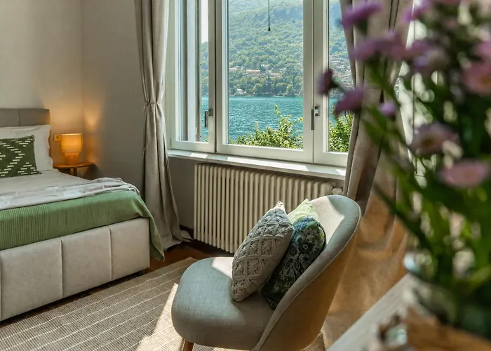 Lake Front Casa Giulia! Hot Tub, Garden, Gym, Ac, Pk!