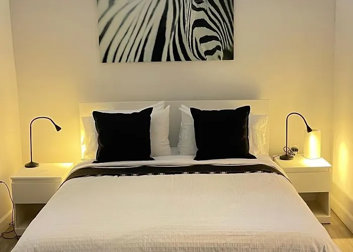 Modern Zebra Suite With Sauna Near Niagara