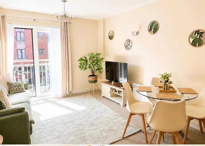 Stylish Wrexham City Centre 1 Bedroom Apartment Sleeps 4