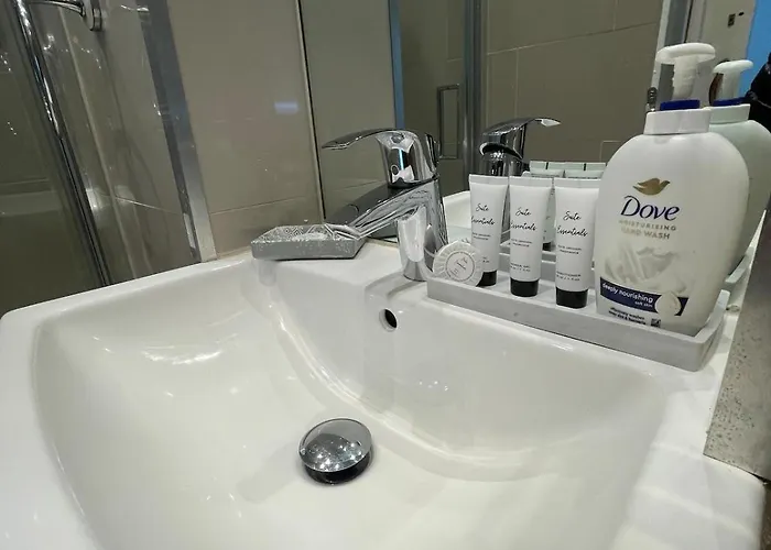 Chic Modern Studio Apartment Near Heathrow Airport