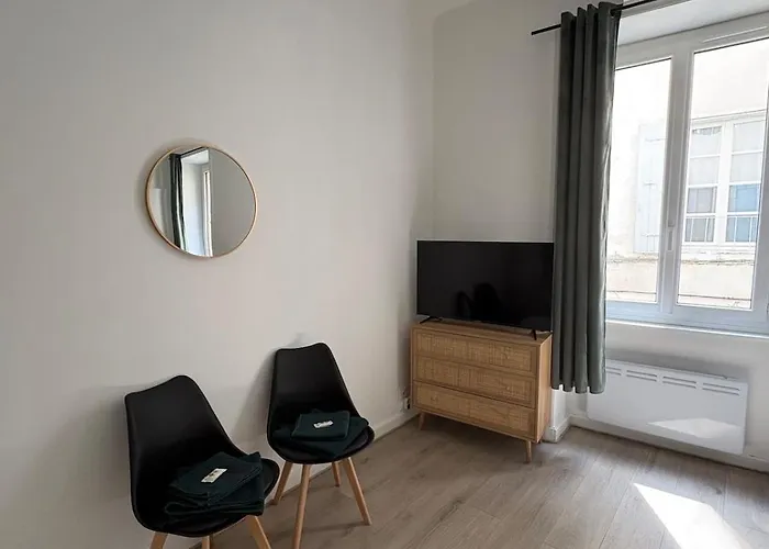 Cozy Apartment Aubenas Historic Center