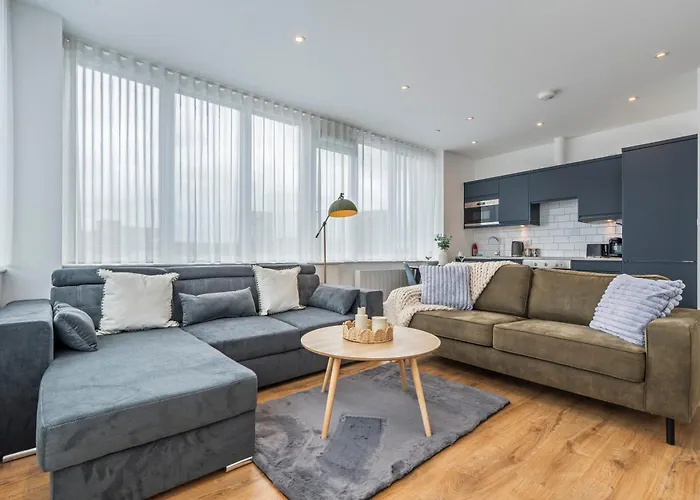 Stylish West London Apartment Near Heathrow