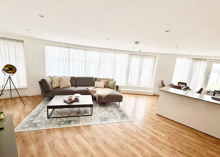 Luxury 2-Bed 2-Bath Penthouse With Terrace