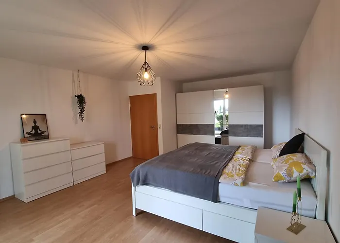 Modernes Apartment Mit Terasse
