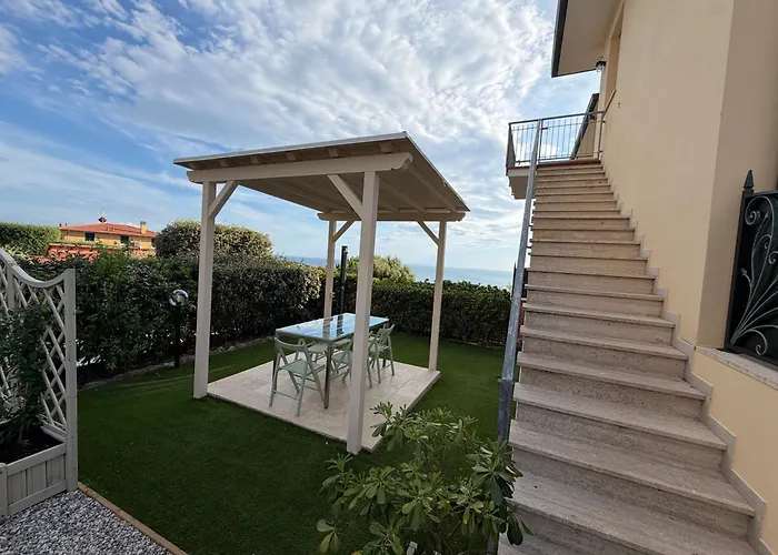 Sea-View Apartment In Castiglioncello