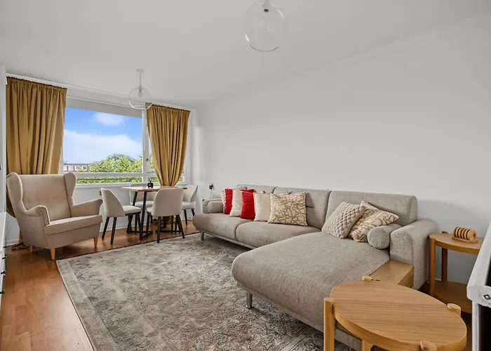 A Modern, Comfortable Flat In West London Near Kew Gardens