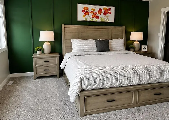 Maple Family House Stylish Stay For 8