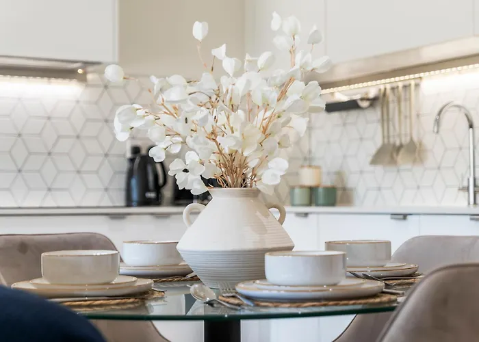 Stylish 4Br Apartment Sleeps 12 Near Wembley