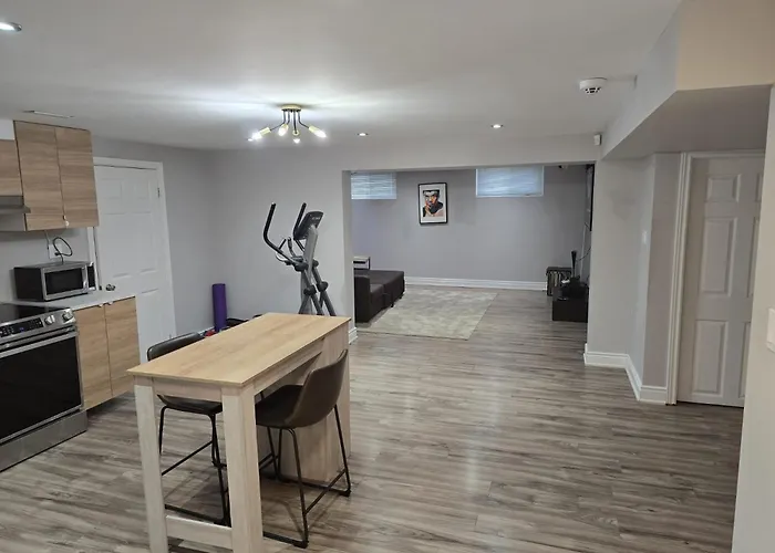 Cozy 2 Bedroom Suite - Near Bayview & Steeles & Finch Station