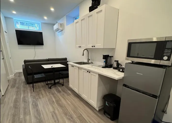 Modern Zebra Suite With Sauna Near Niagara