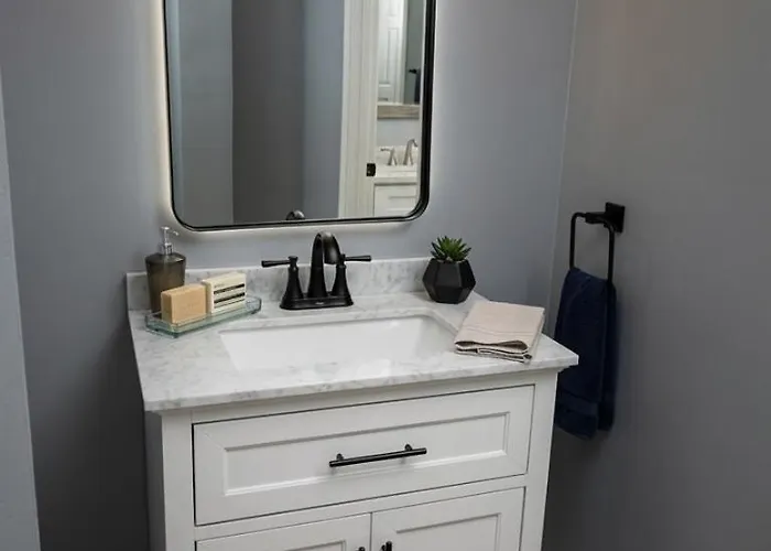 Stylish Studio In Oleander Close To Downtown