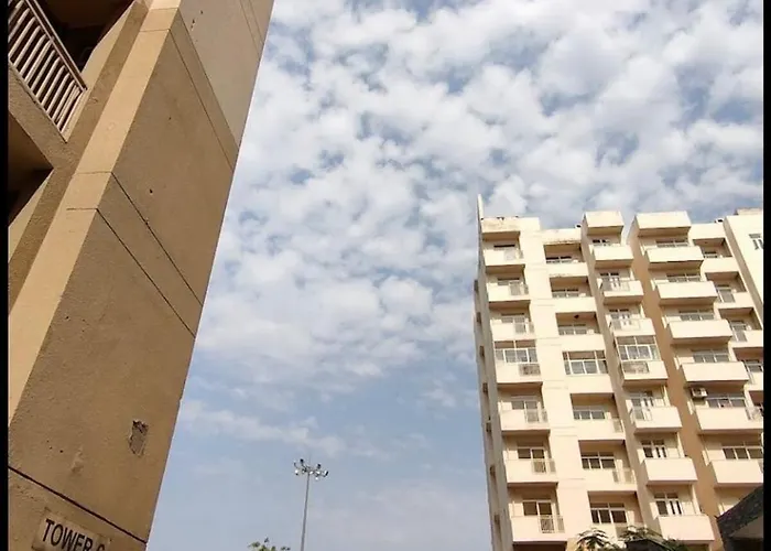 Premium Aura Stays 2 Bhk Luxury Family Stay
