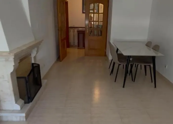Casa De Ferias Em Montijo
