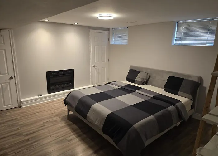 Cozy 2 Bedroom Suite - Near Bayview & Steeles & Finch Station