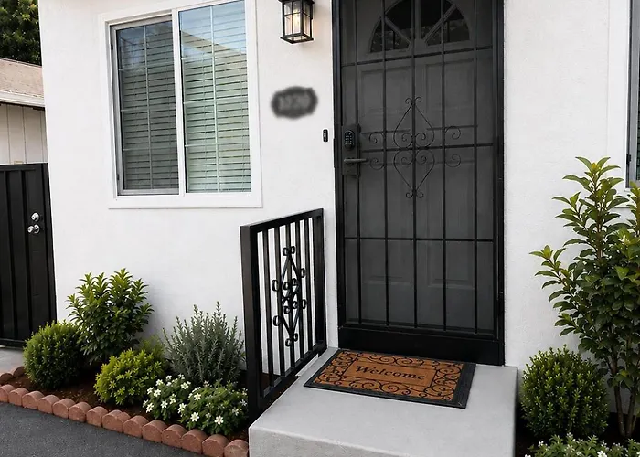 Quiet Furnished Pasadena Retreat Near Freeways