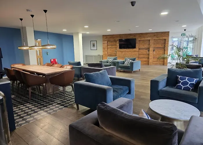 Luxury 2-Bed 2-Bath Penthouse With Terrace