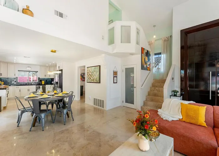 Themed 5Br Retreat: Pool With Waterfall, Game Room, Moroccan Lounge - Coachella