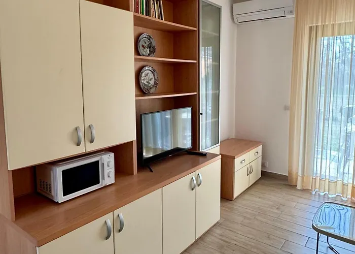 Polly'S Albarella Apartment