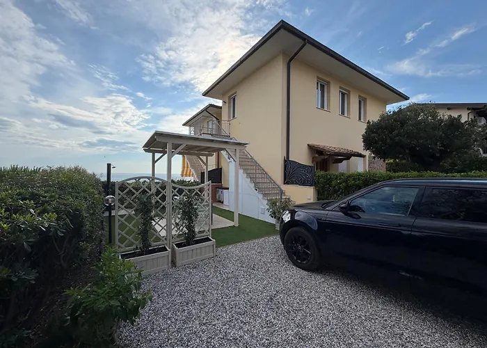 Sea-View Apartment In Castiglioncello