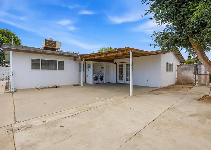 Modern Family Home With Private Pool Sleeps 6